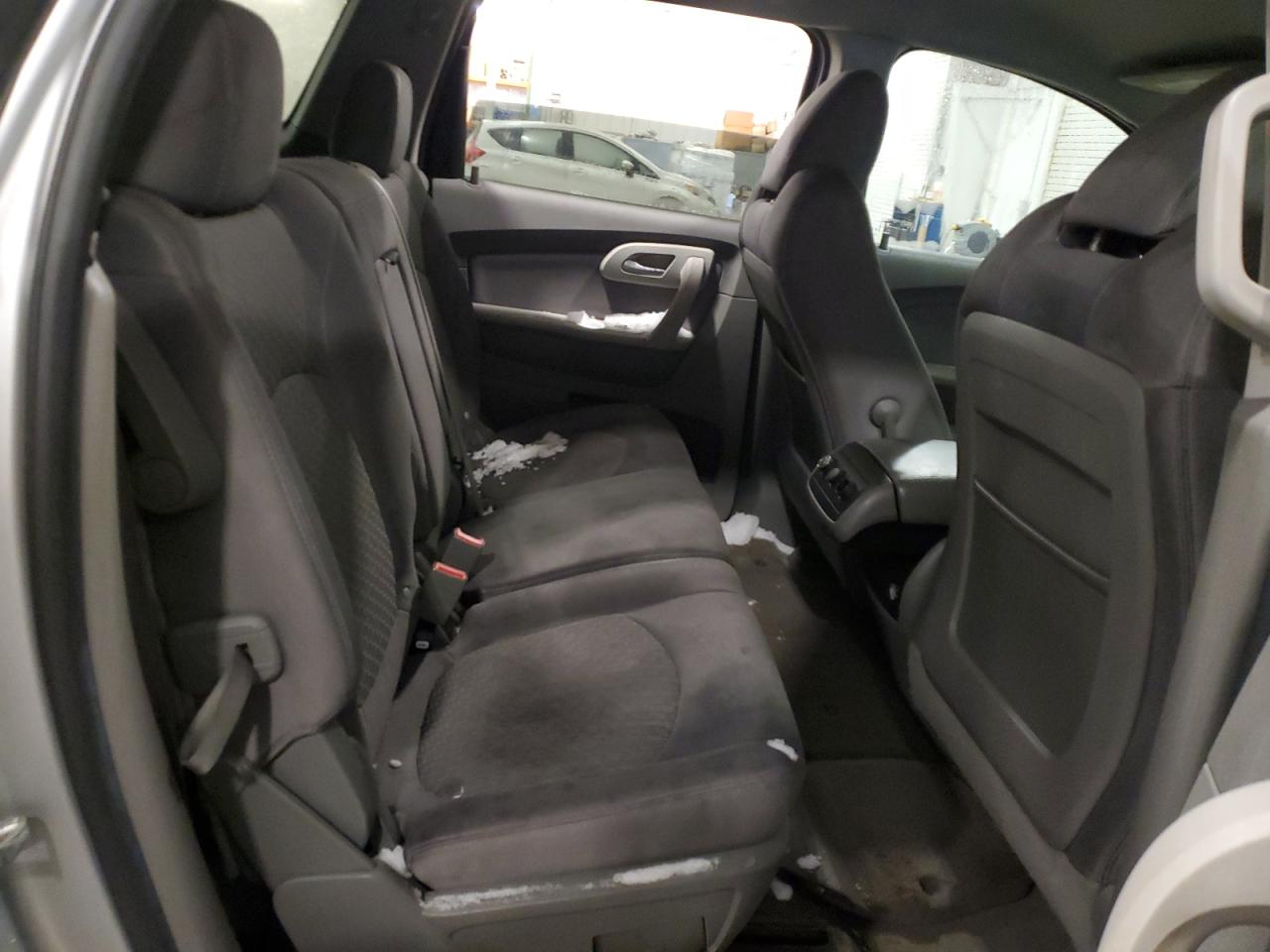 2010 Chevrolet Traverse - Image 11
