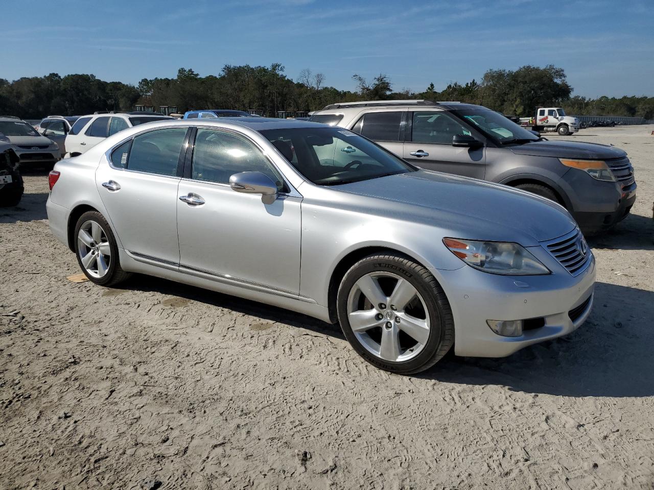 2011 Lexus LS - Image 4