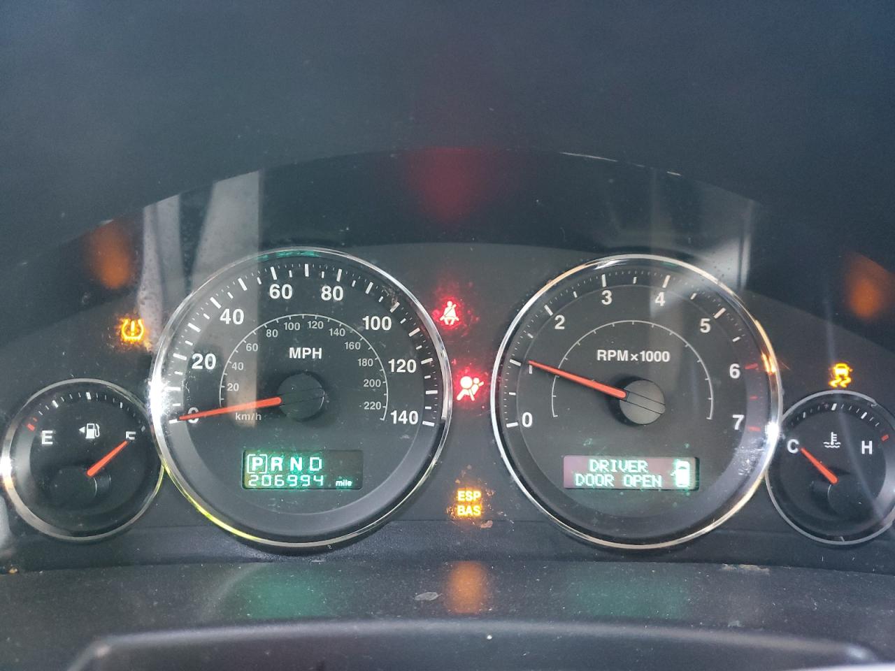 2006 Jeep Commander - Image 9