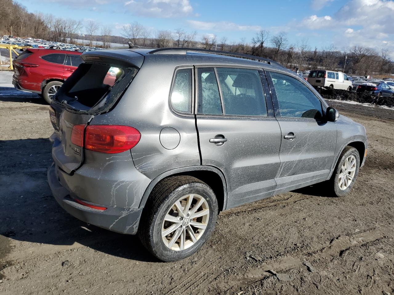 2018 Volkswagen Tiguan - Image 3