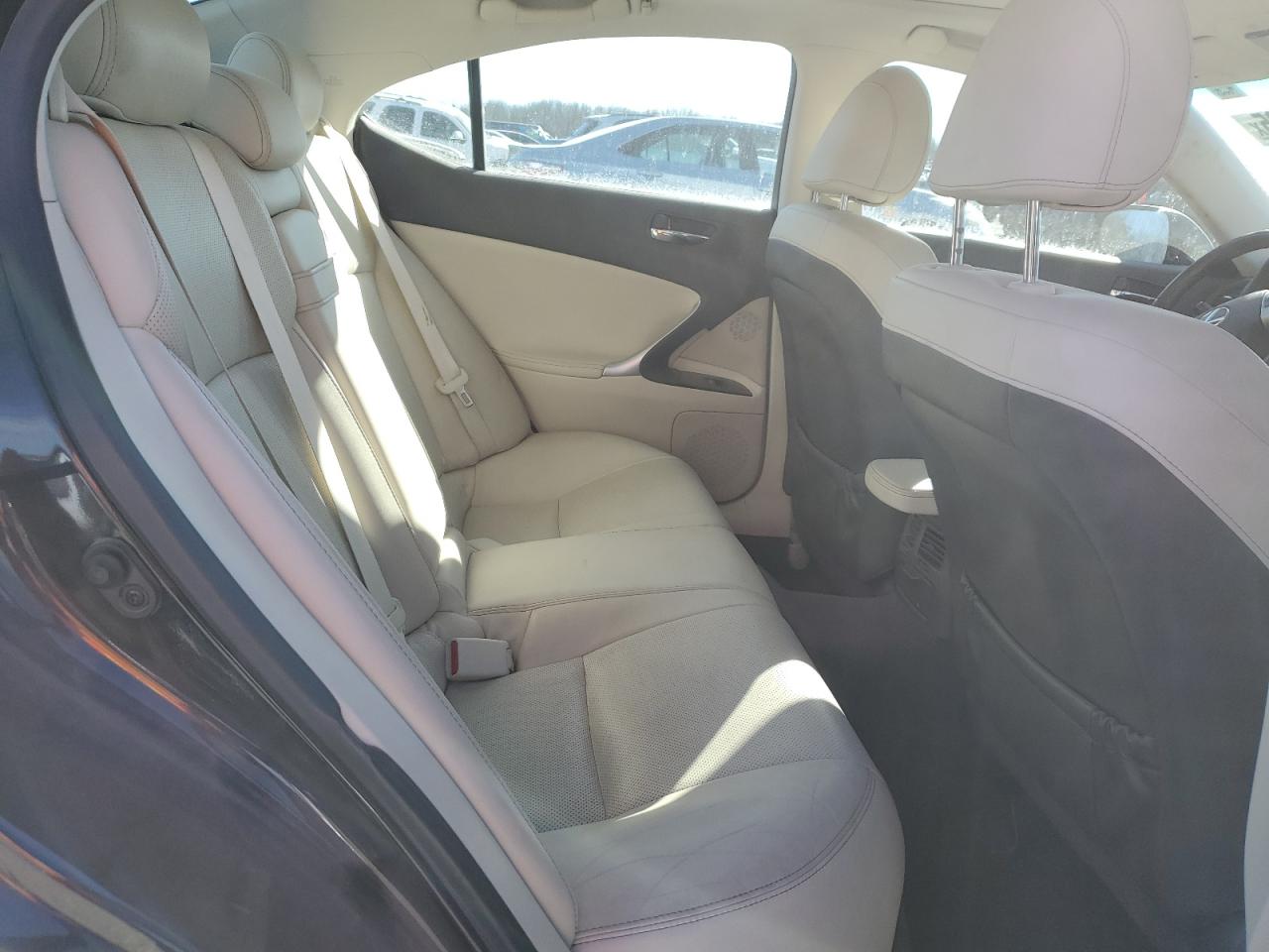 2011 Lexus IS - Image 10