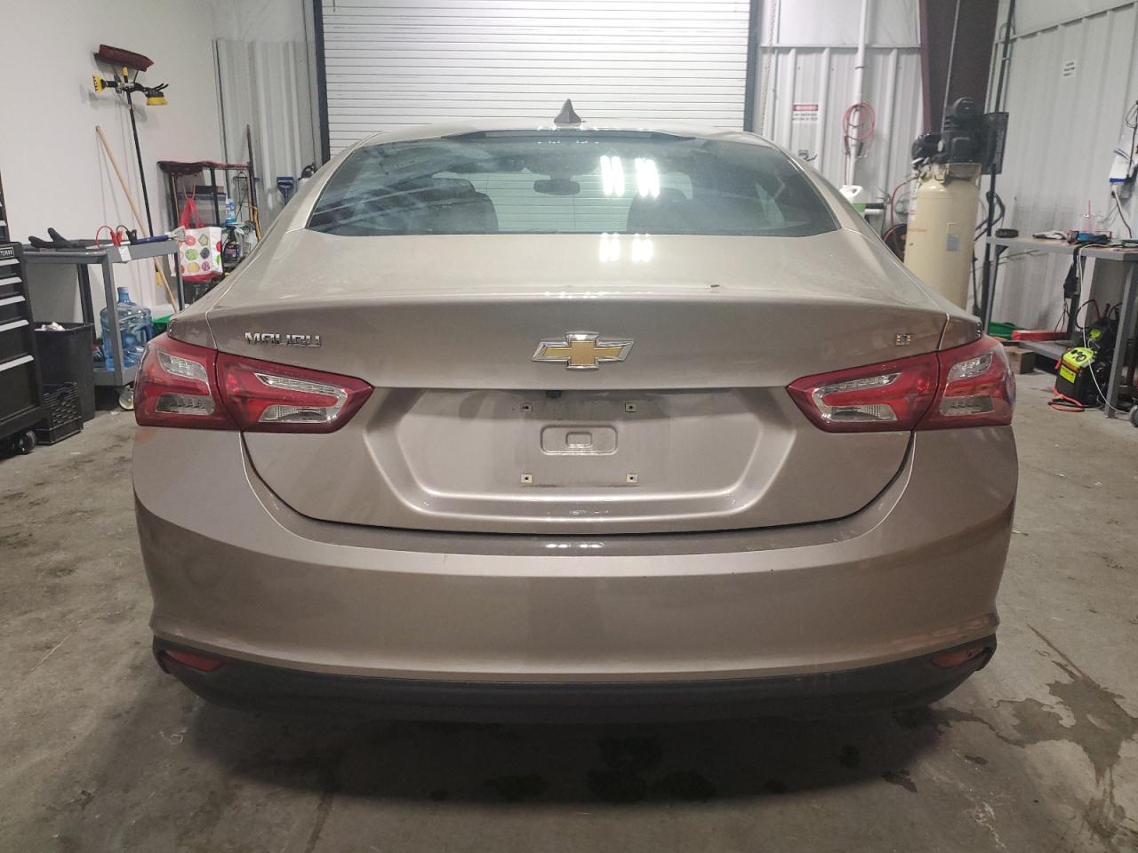 2022 Chevrolet Malibu - Image 6