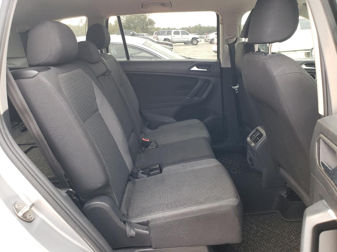 2020 Volkswagen Tiguan - Image 11
