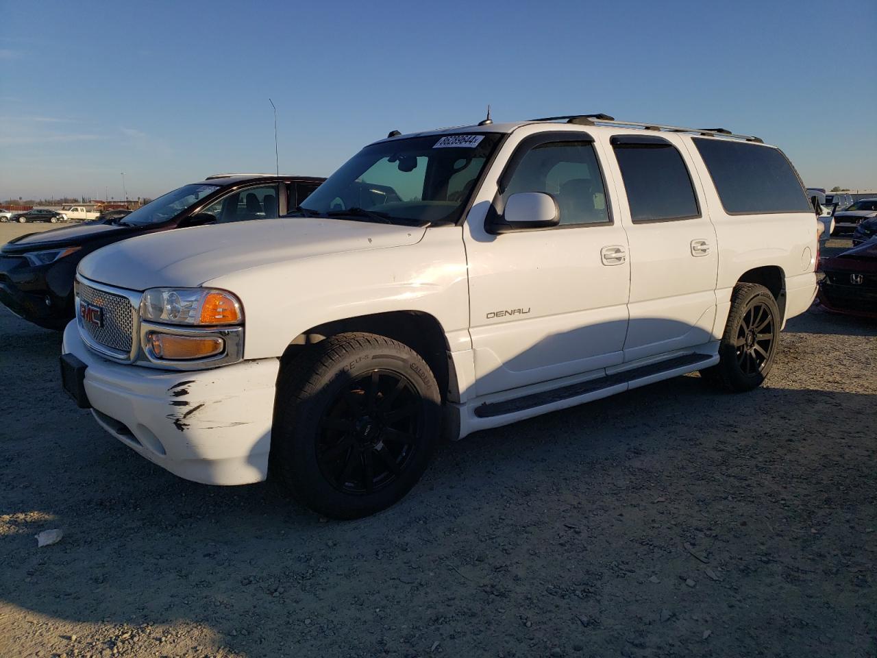 2004 GMC Yukon - Image 1