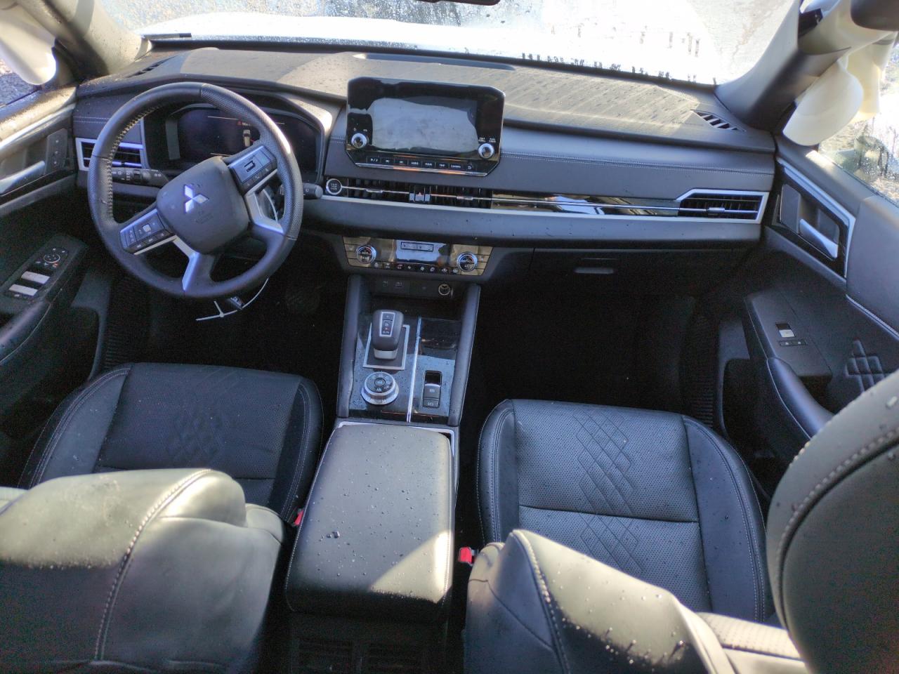 2024 Mitsubishi Outlander - Image 8