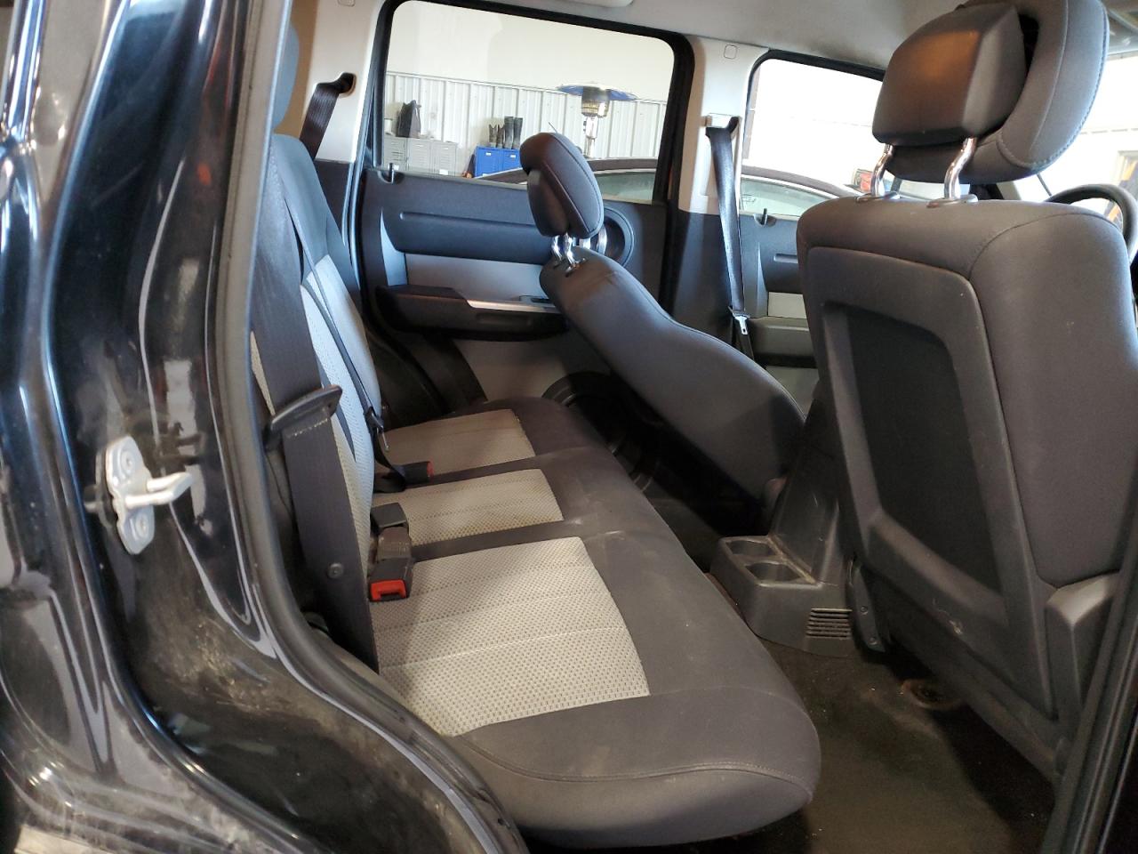 2010 Dodge Nitro - Image 11
