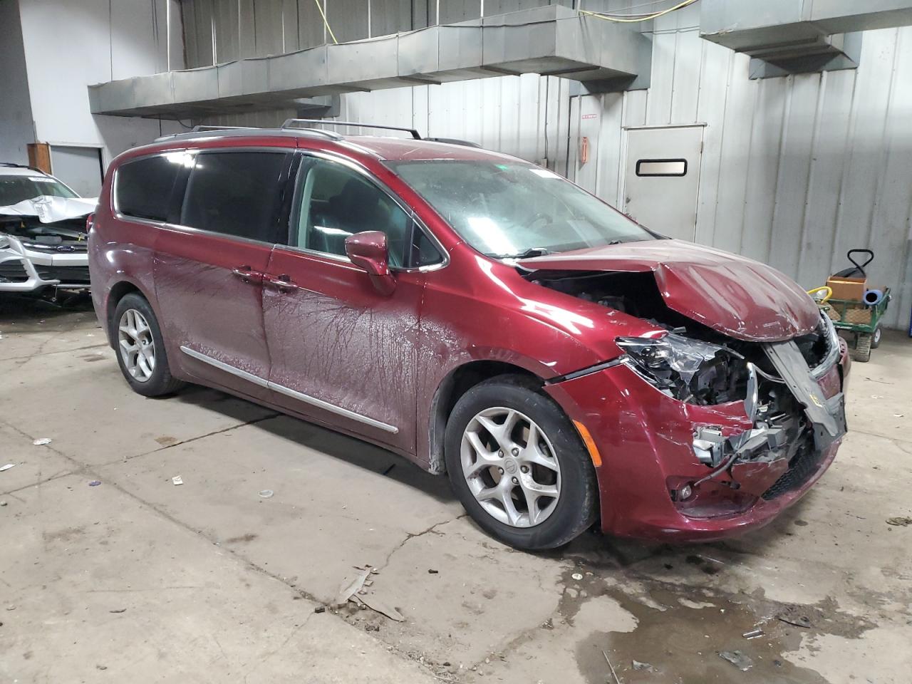 2017 Chrysler Pacifica - Image 4