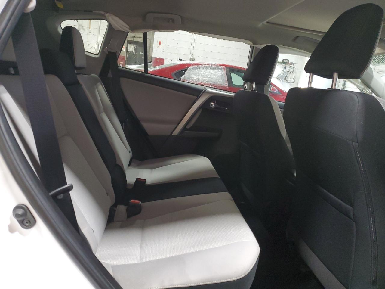 2018 Toyota RAV 4 - Image 12