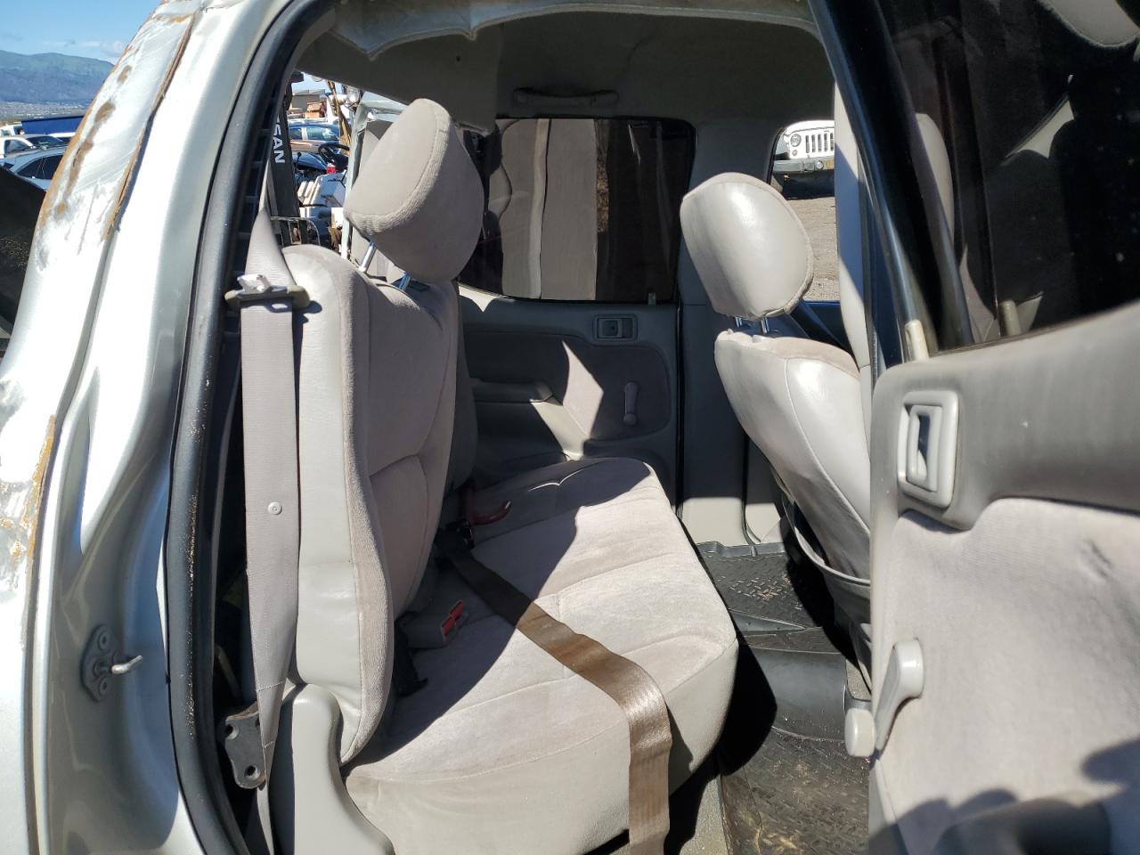 2004 Toyota Tacoma - Image 11