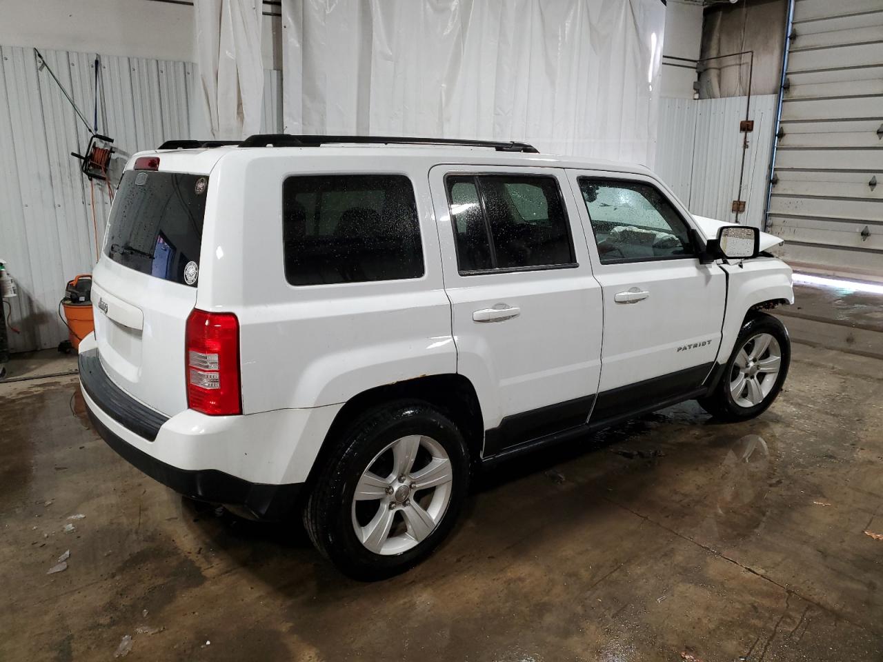 2016 Jeep Liberty (Patriot) - Image 3