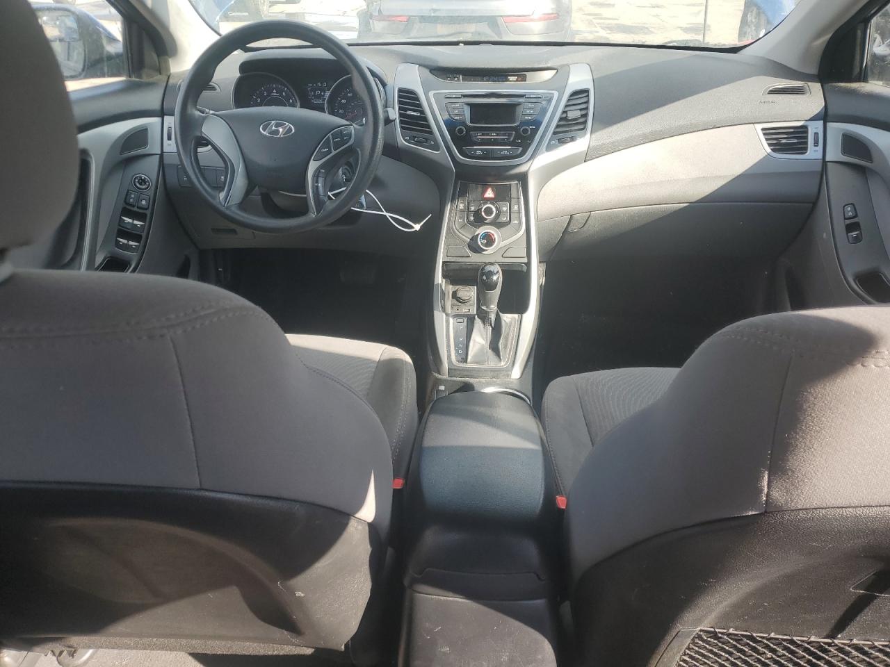 2016 Hyundai Elantra - Image 8