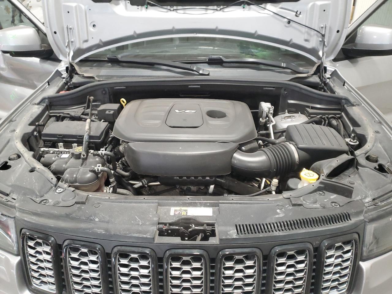 2017 Jeep Grand Cherokee - Image 12