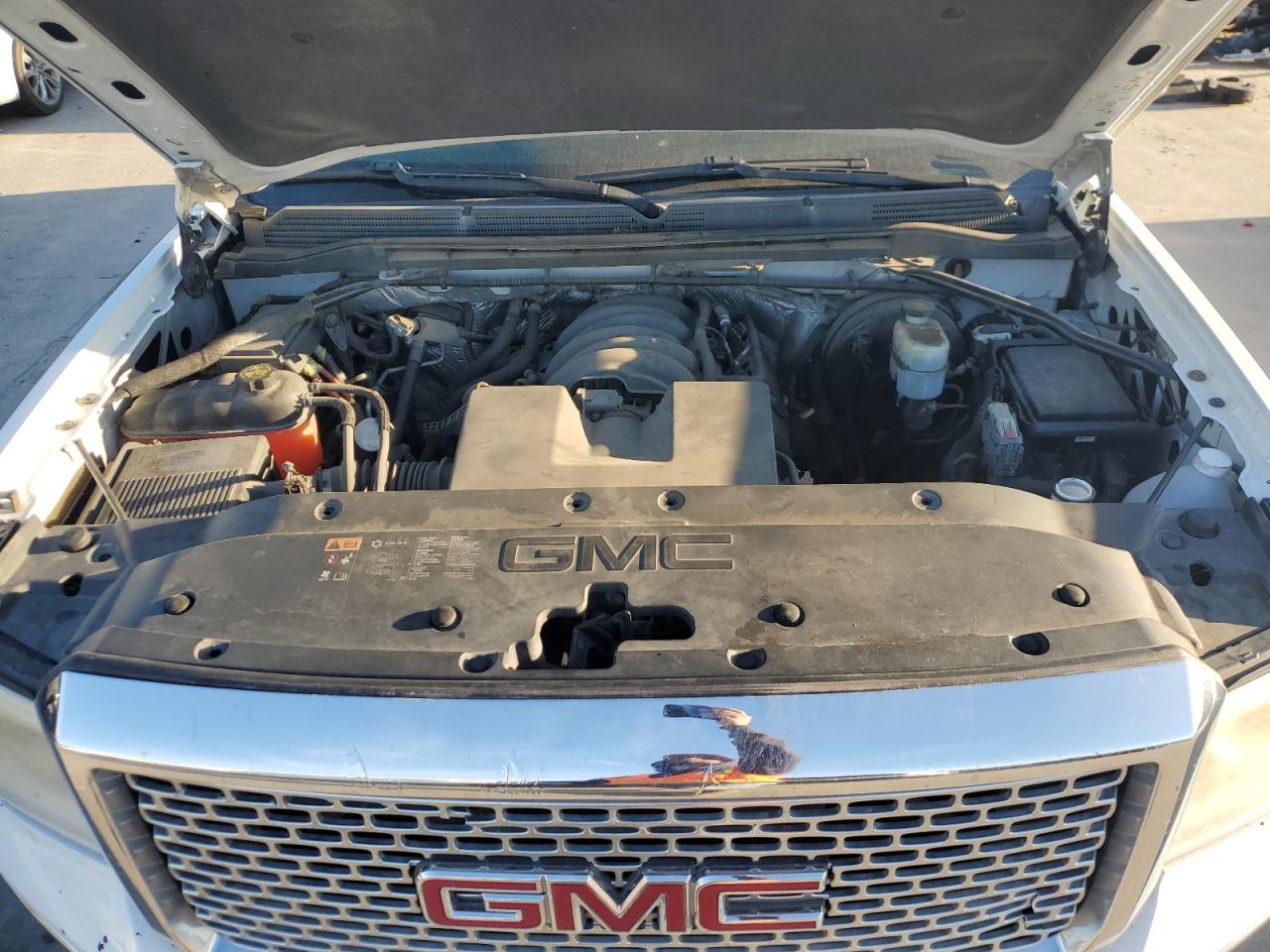 2015 GMC Sierra - Image 11
