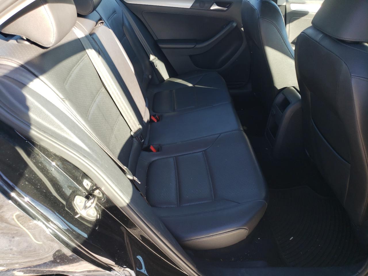 2016 Volkswagen Jetta - Image 10