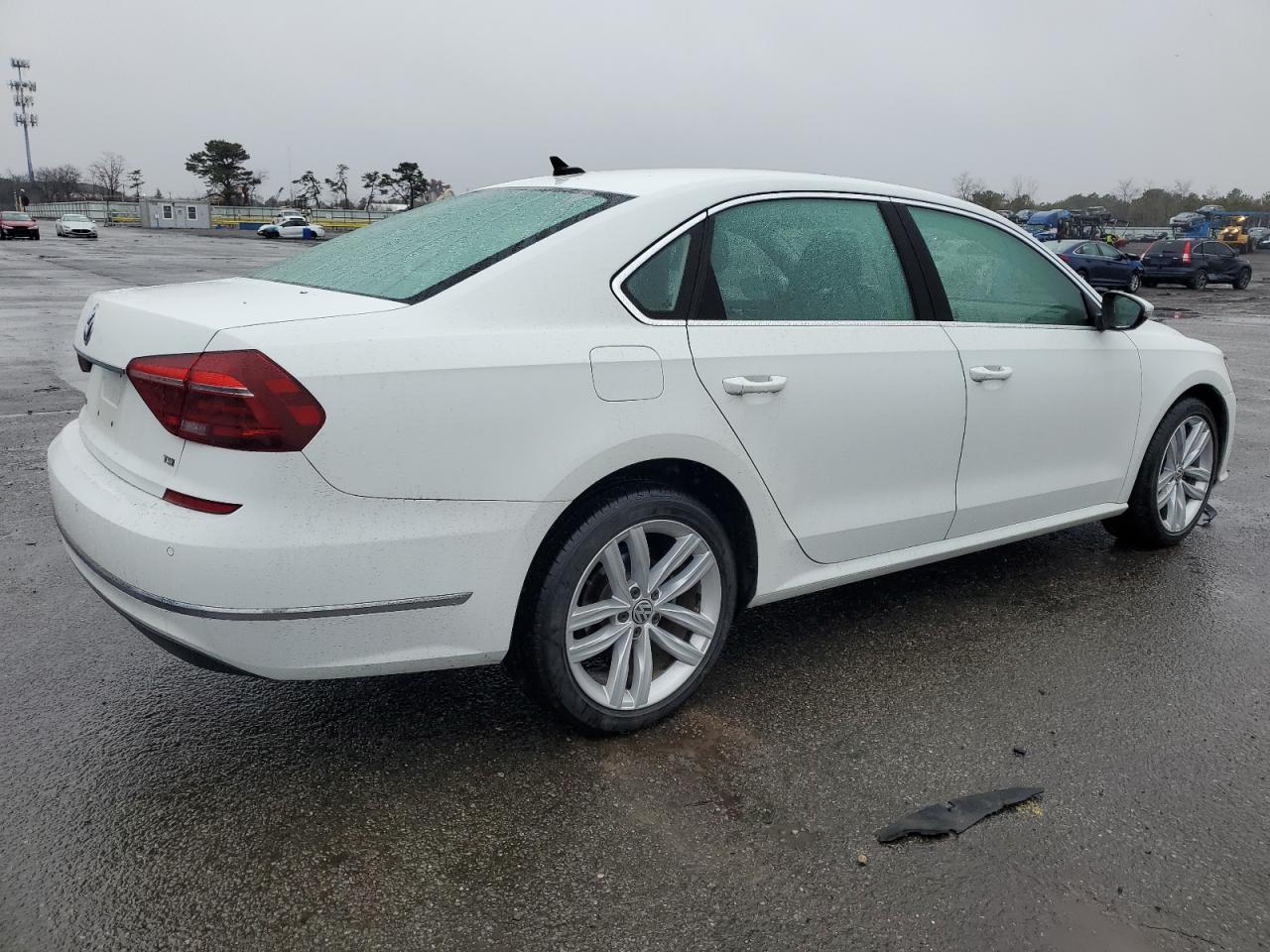 2018 Volkswagen Passat - Image 3