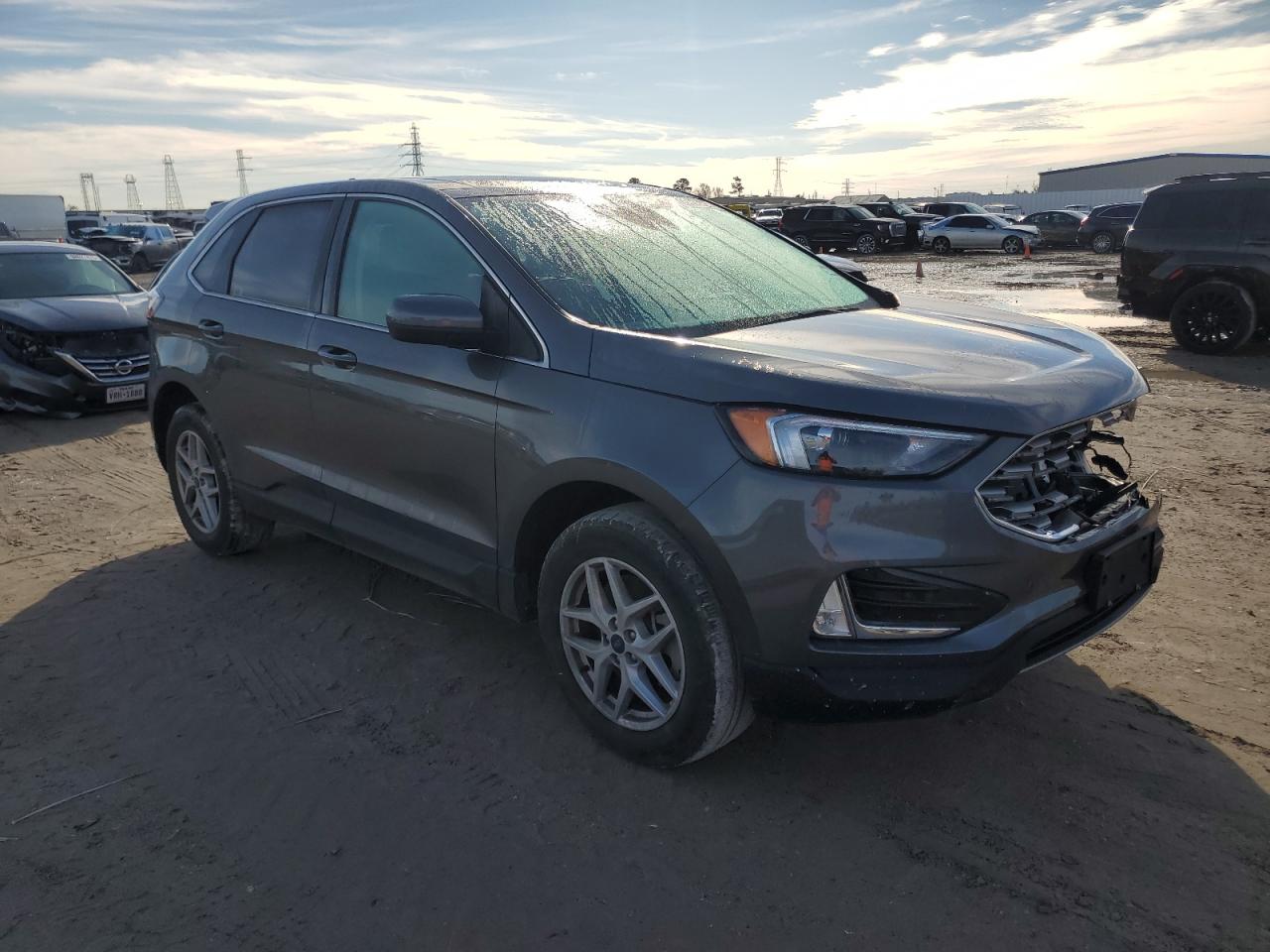2022 Ford Edge - Image 4