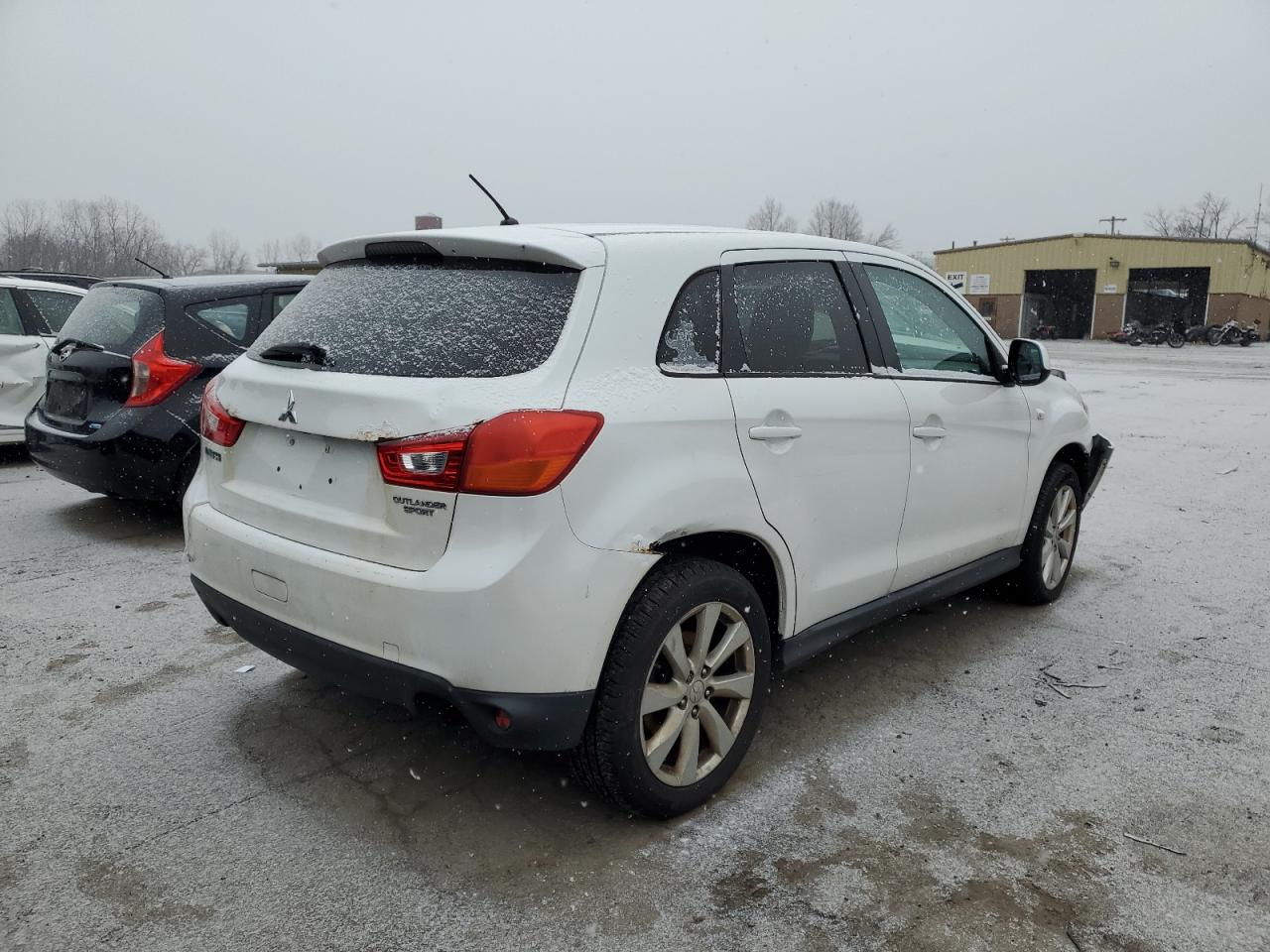 VIN 4A4AR3AU2FE028013 2015 MITSUBISHI OUTLANDER no.3