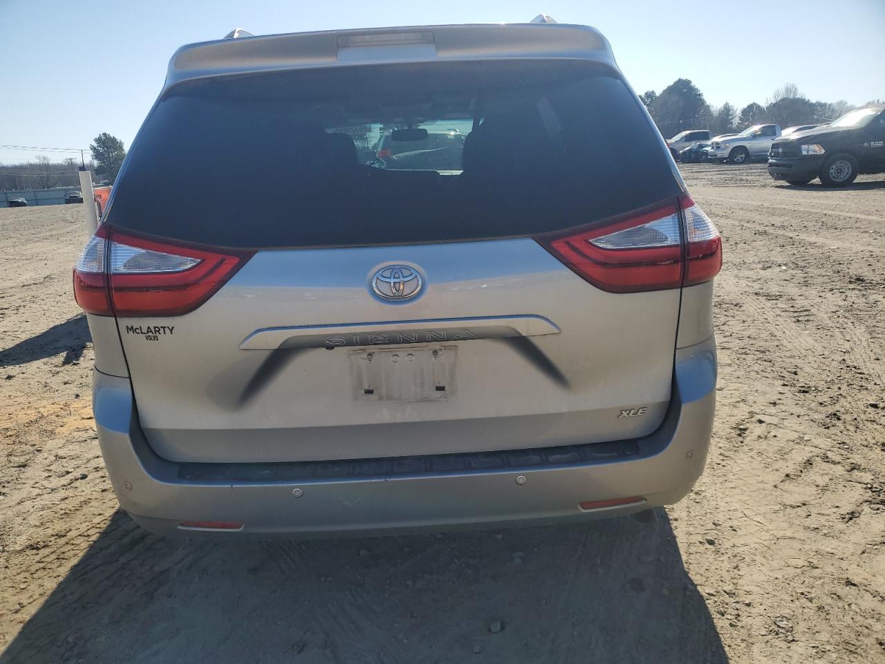 2015 Toyota Sienna - Image 6