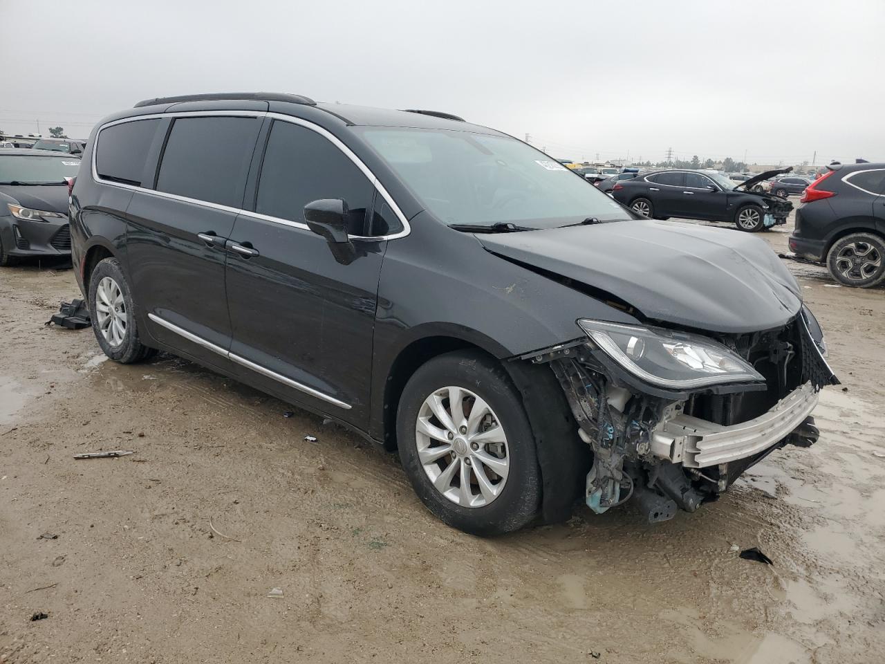 2017 Chrysler Pacifica - Image 4