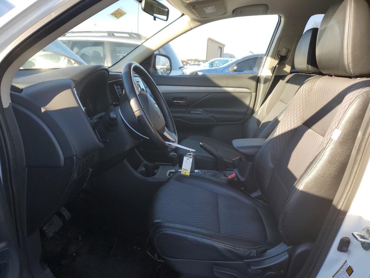 2015 Mitsubishi Outlander - Image 7