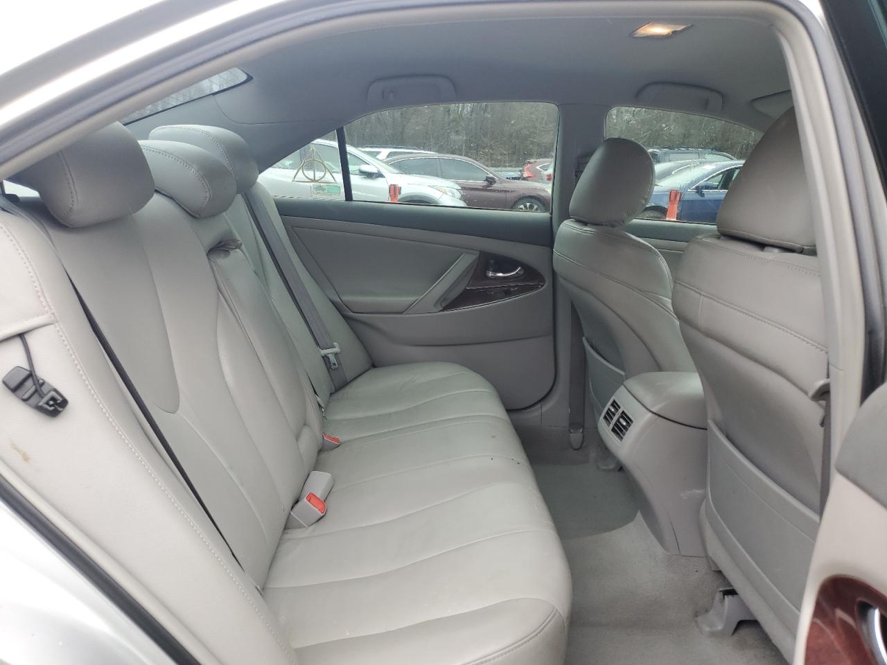 2009 Toyota Camry - Image 10