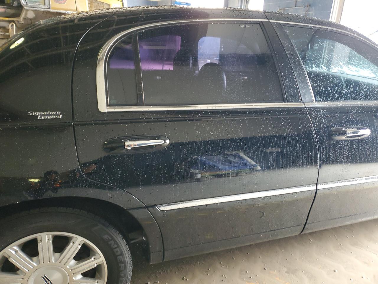 2008 Lincoln Town Car - Image 10