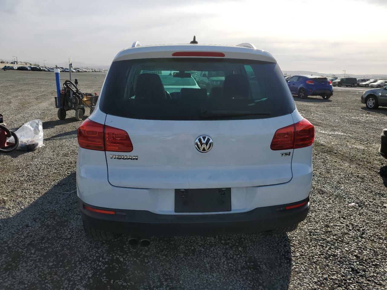 VIN WVGRV7AX7HW508337 2017 VOLKSWAGEN TIGUAN no.6