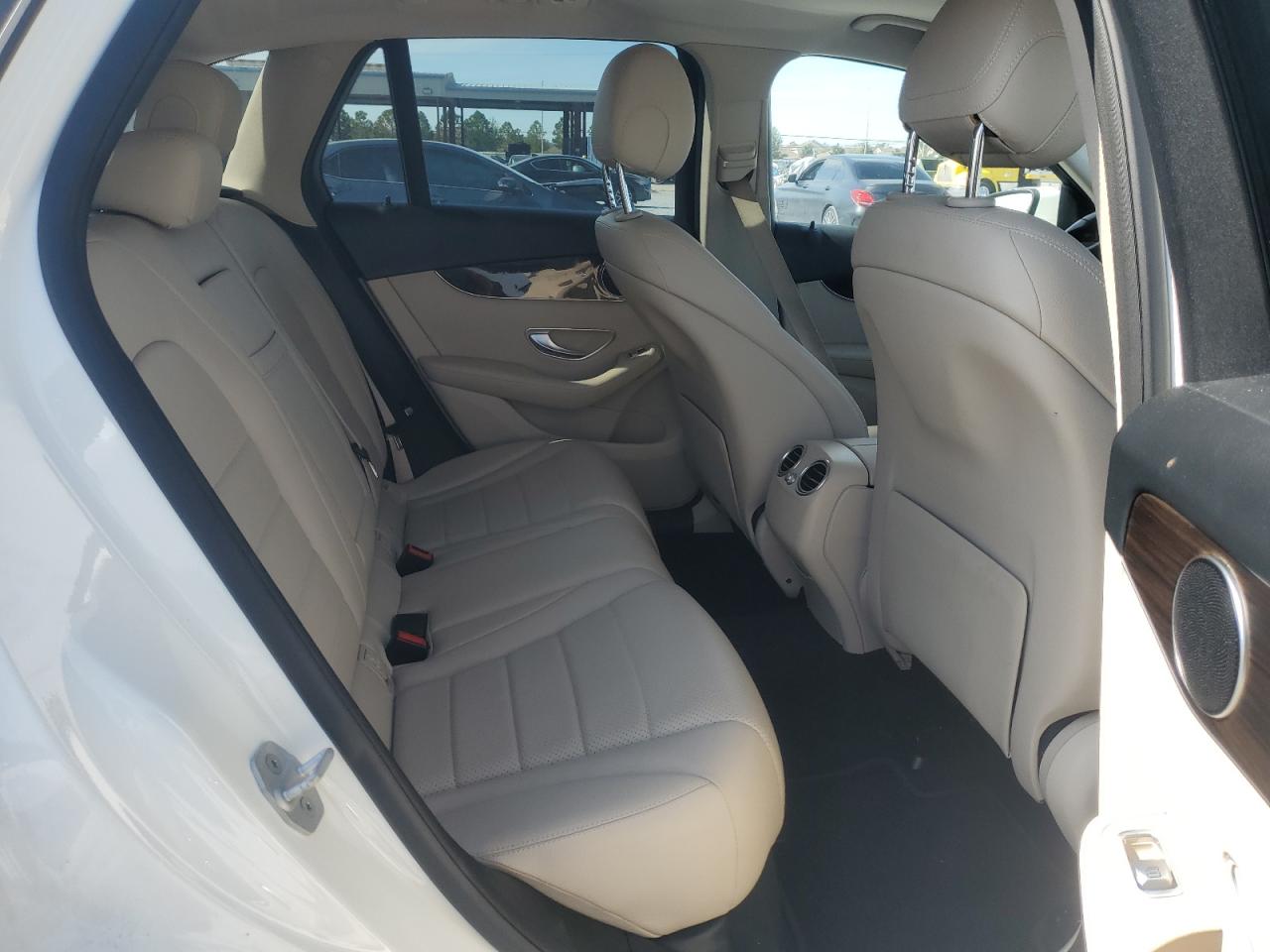 2016 Mercedes-Benz GLC - Image 11
