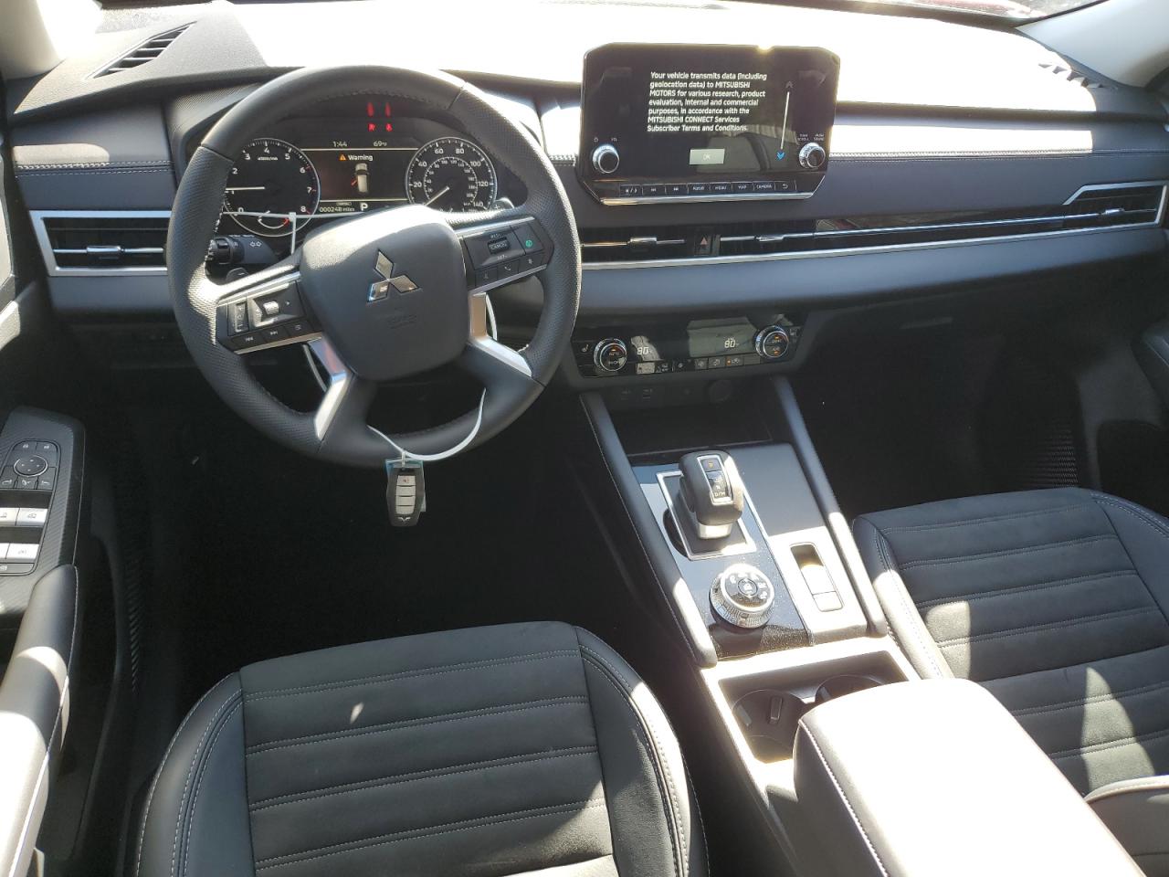 2024 Mitsubishi Outlander - Image 8