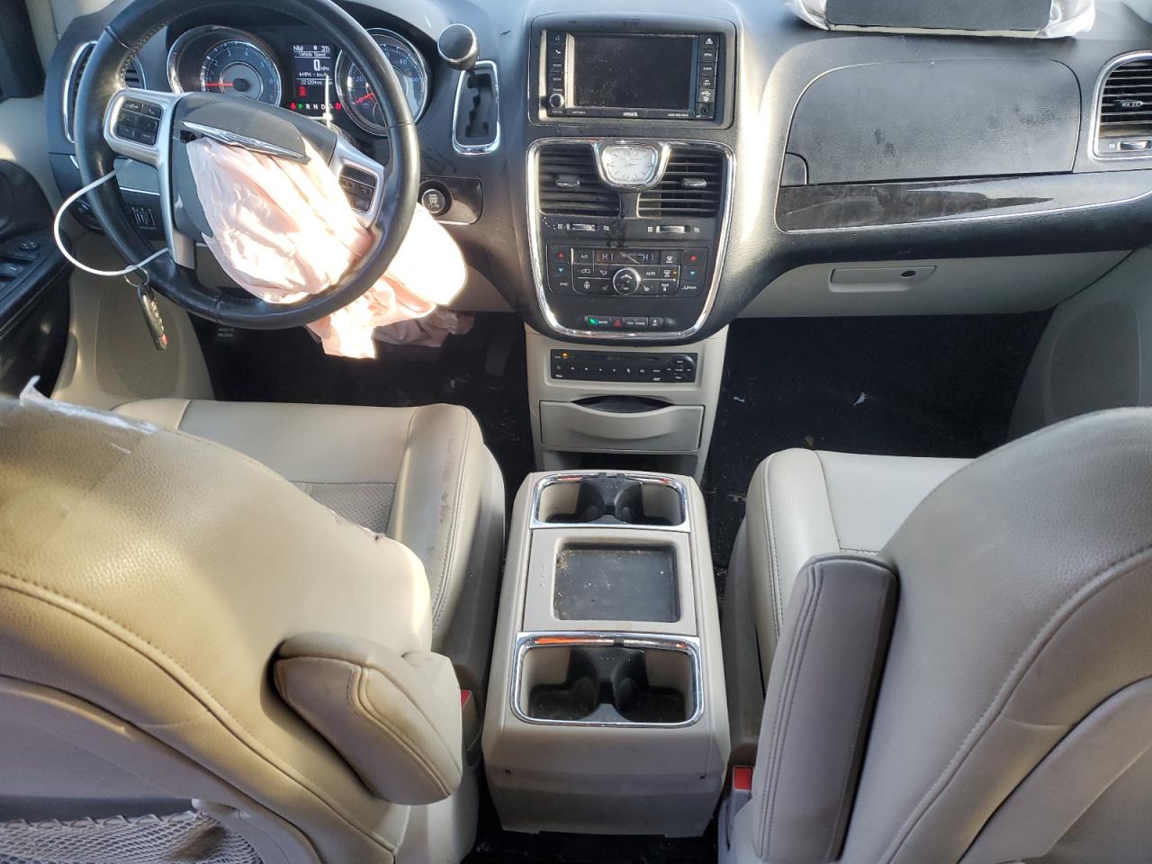 2012 Chrysler Town & Country - Image 8
