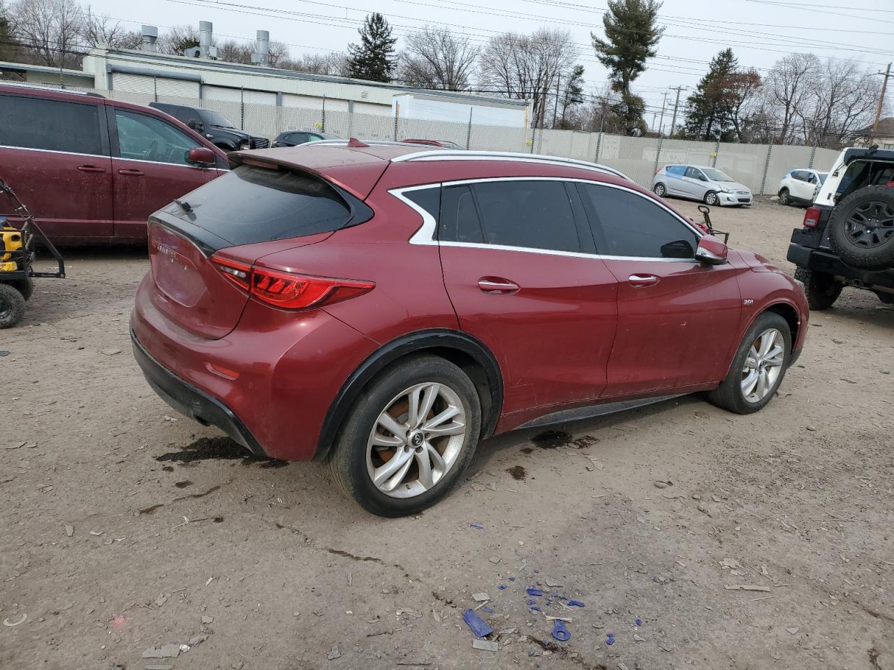 VIN SJKCH5CP7HA015657 2017 INFINITI QX30 no.3