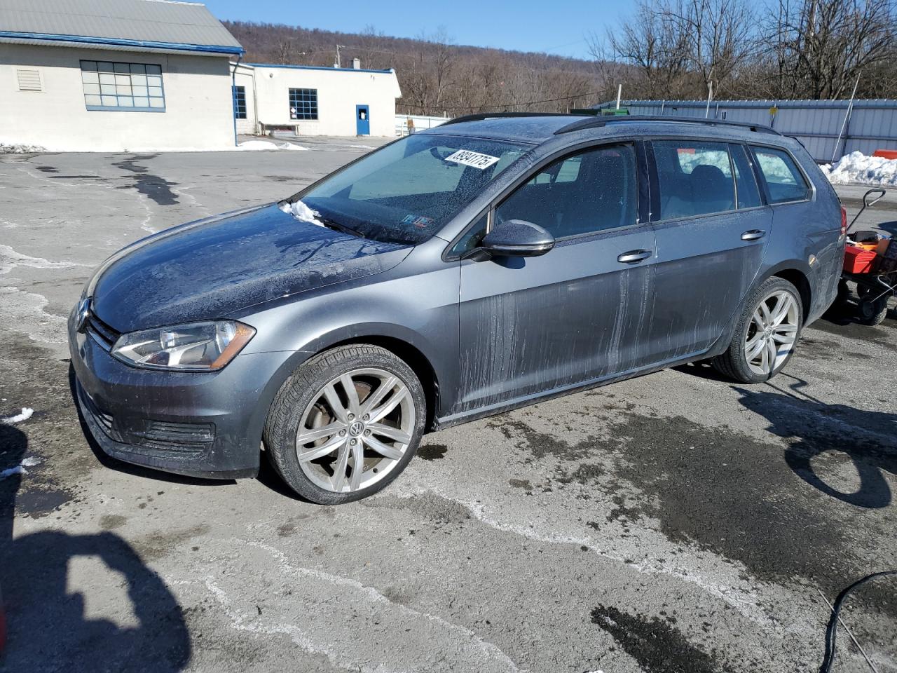 2016 Volkswagen Golf - Image 1