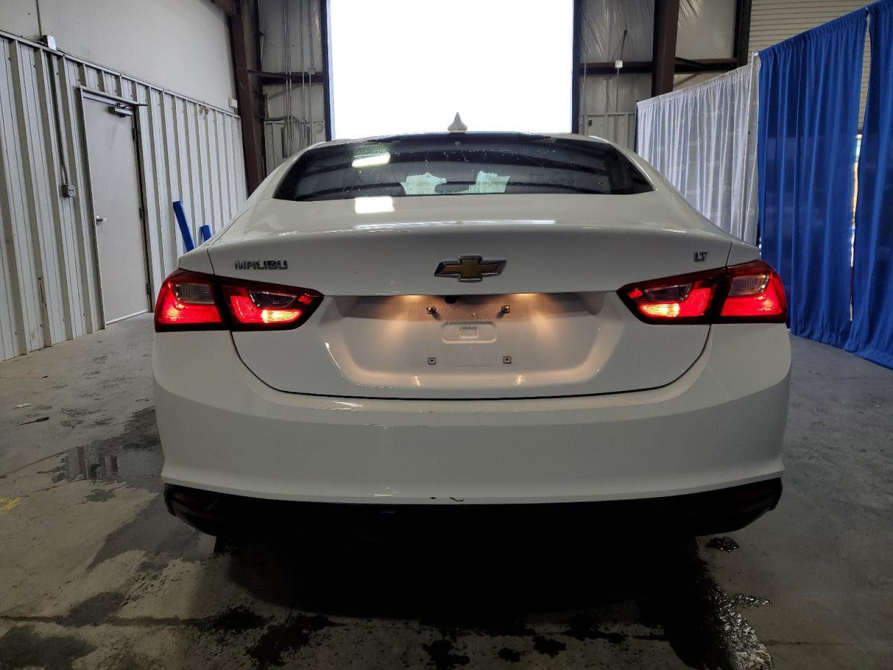2023 Chevrolet Malibu - Image 6
