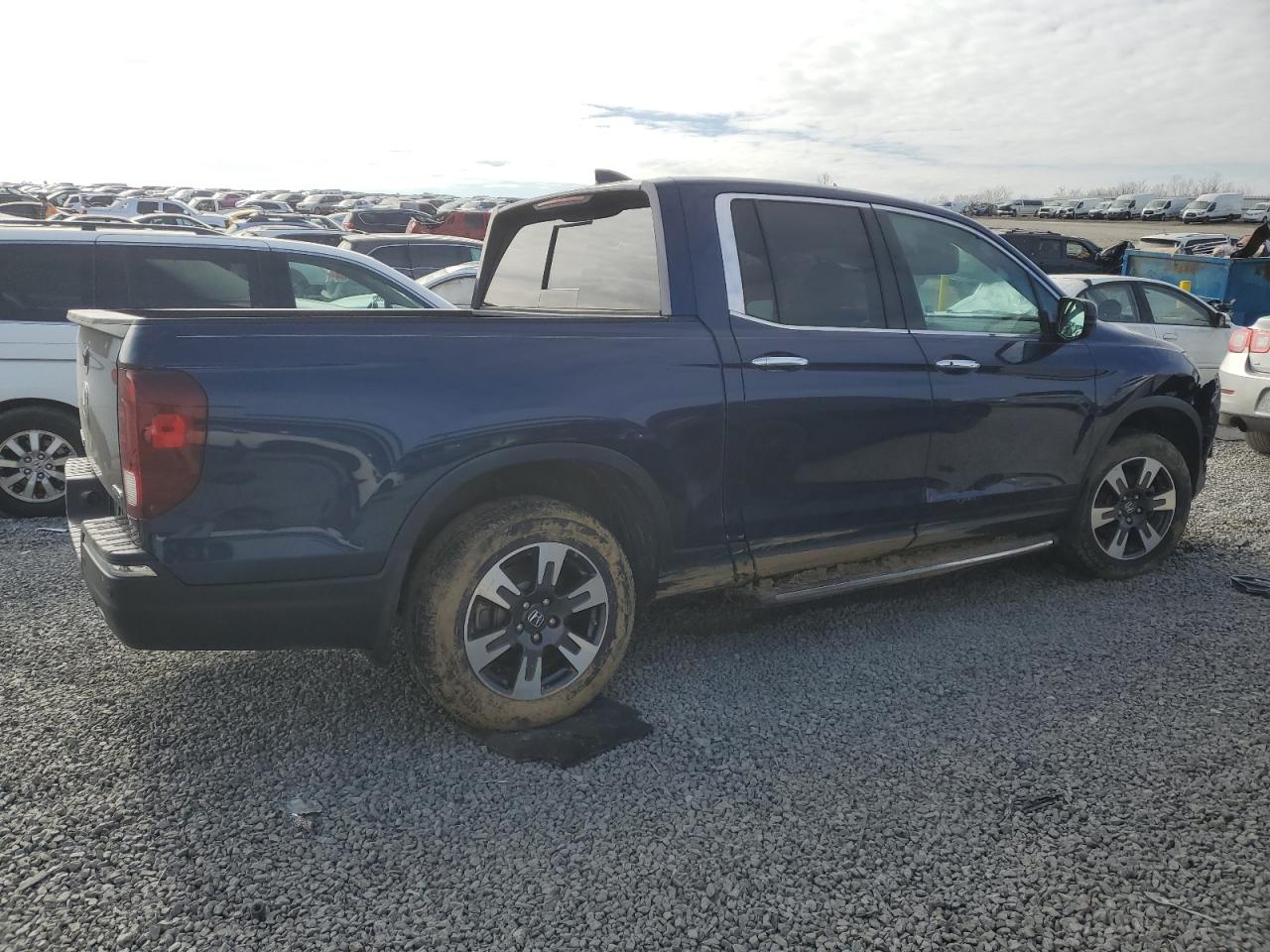 2018 Honda Ridgeline - Image 3