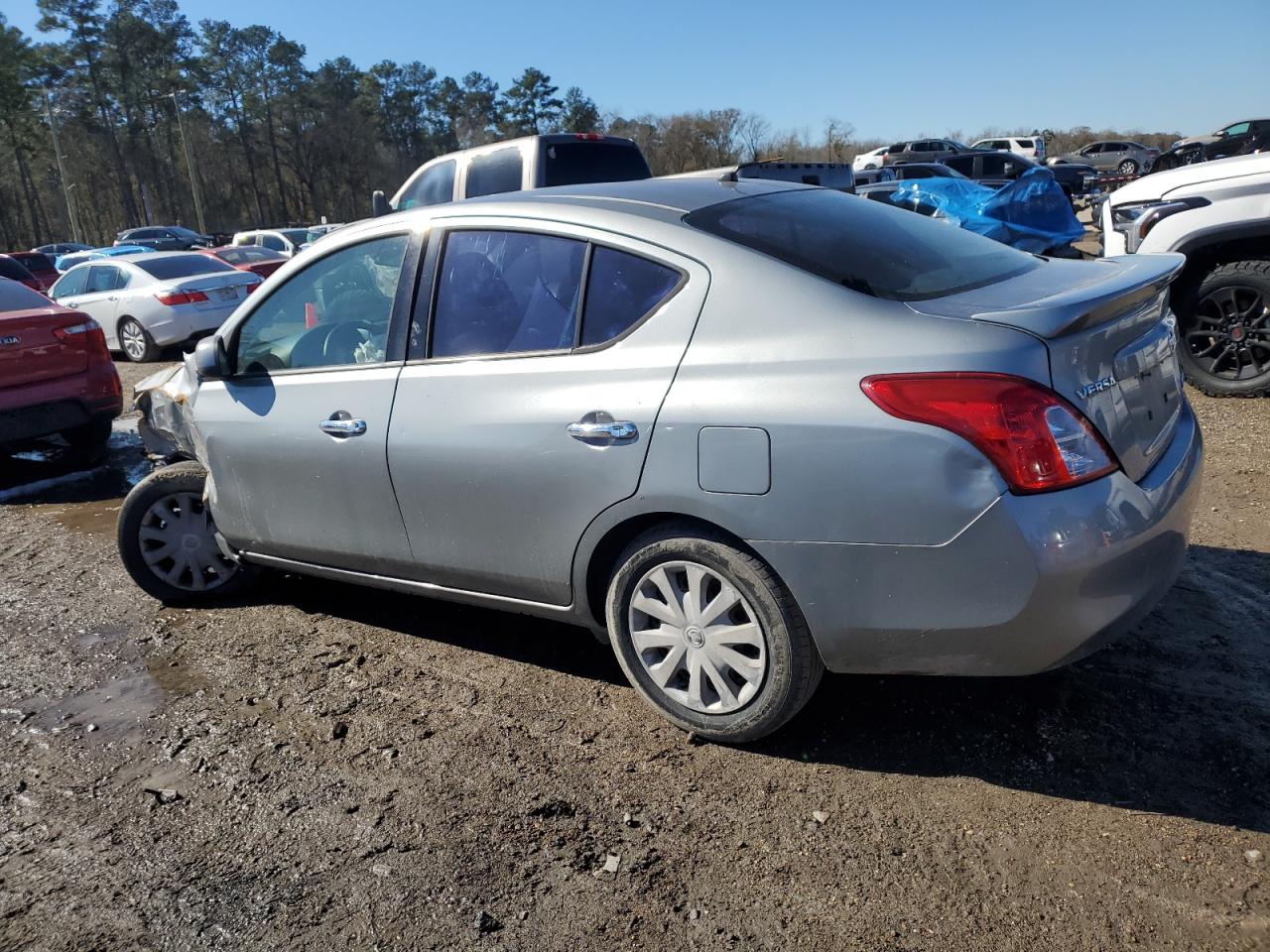 2014 Nissan Versa - Image 2