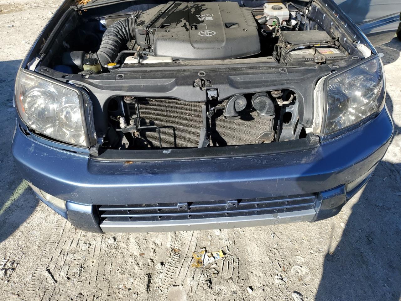 2004 Toyota 4Runner - Image 11