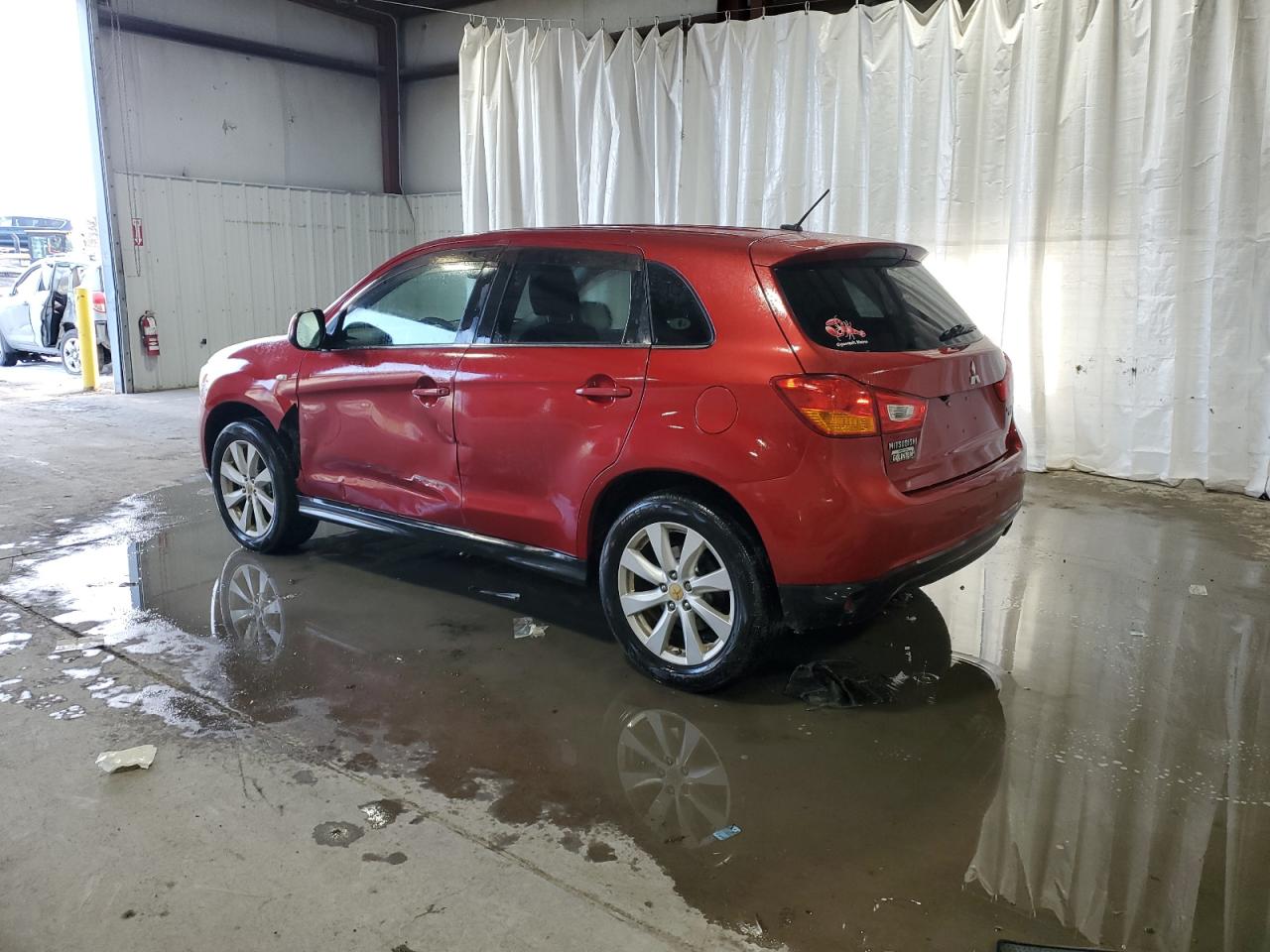 2014 Mitsubishi Outlander - Image 2