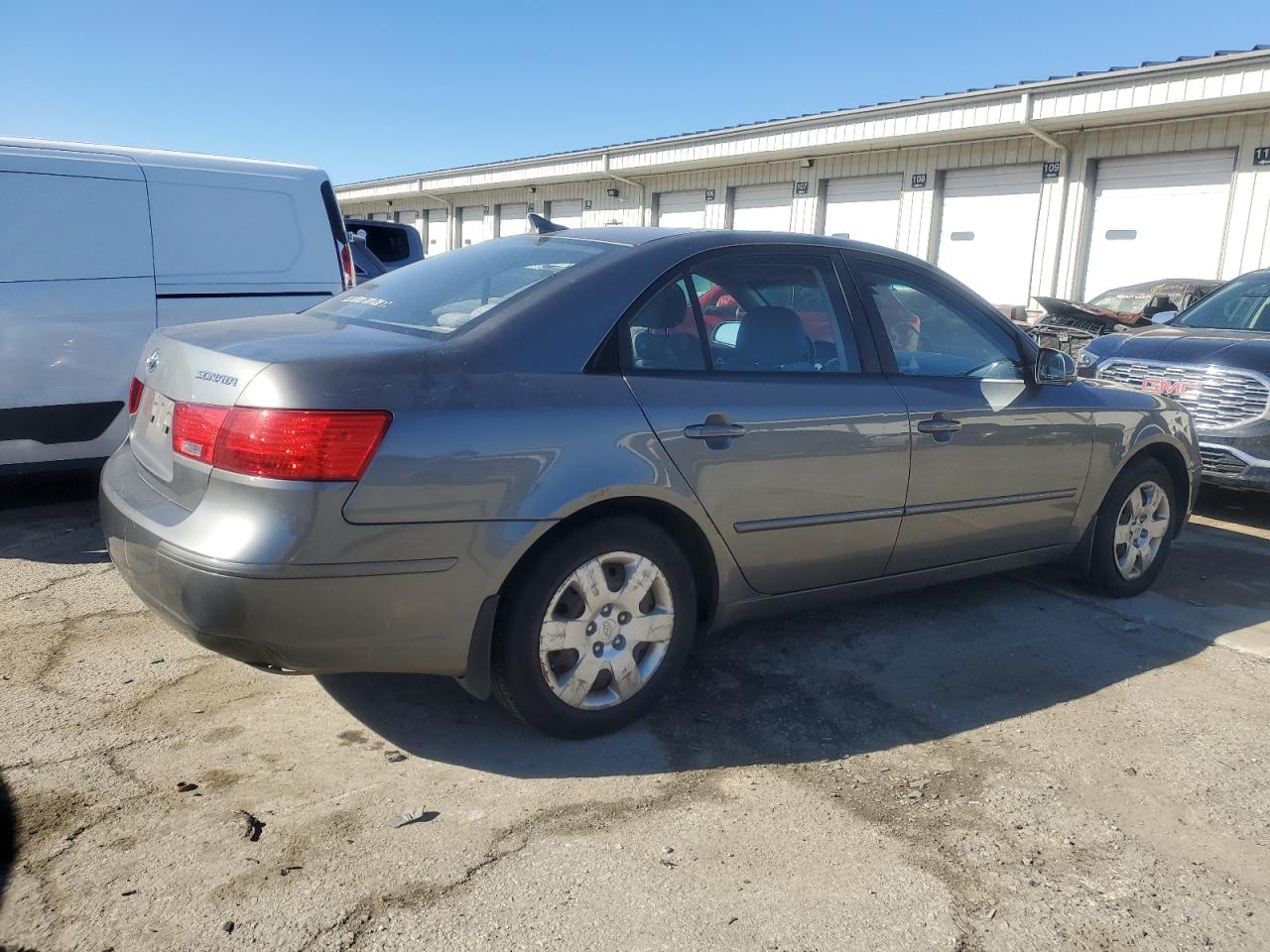 2010 Hyundai Sonata - Image 3