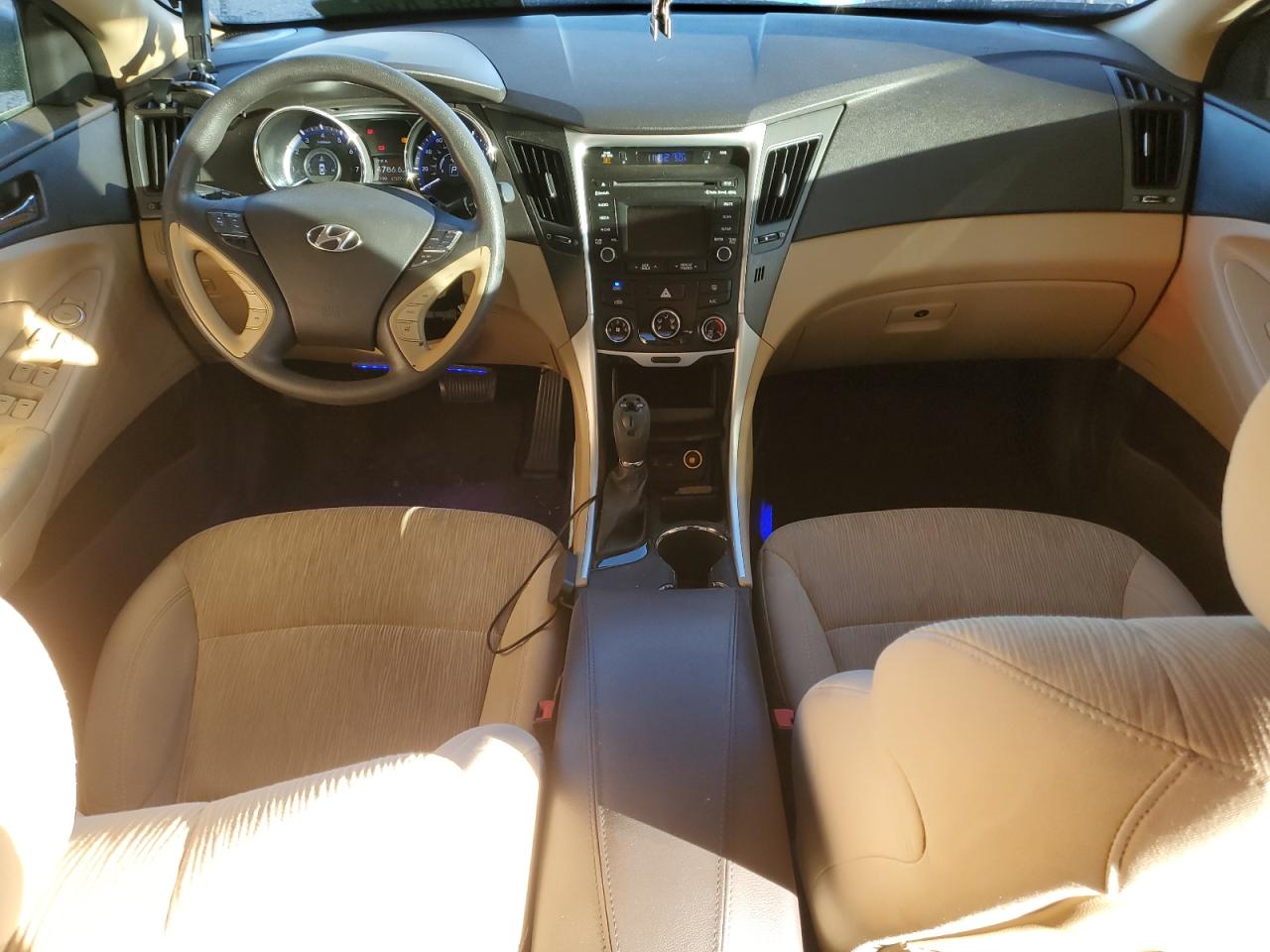 2014 Hyundai Sonata - Image 8