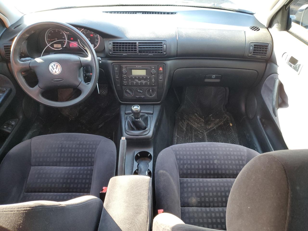 2004 Volkswagen Passat - Image 8