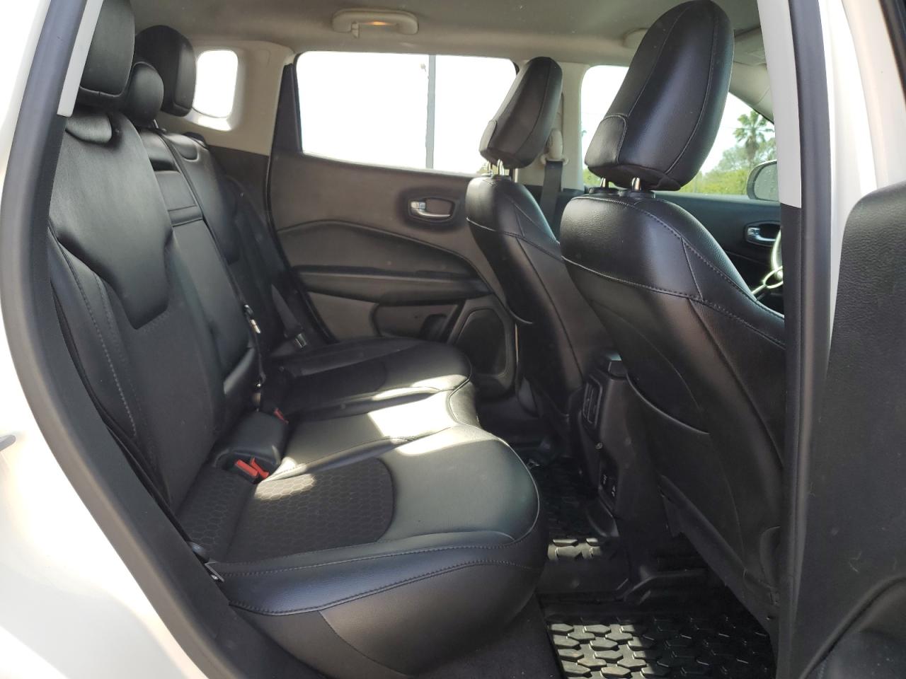 2019 Jeep Compass - Image 11