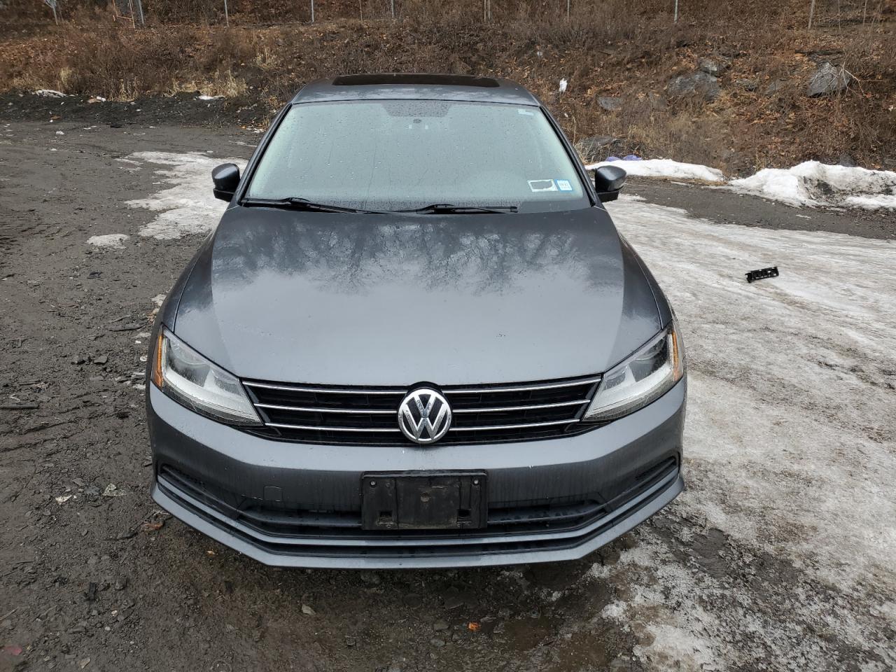 2017 Volkswagen Jetta - Image 5