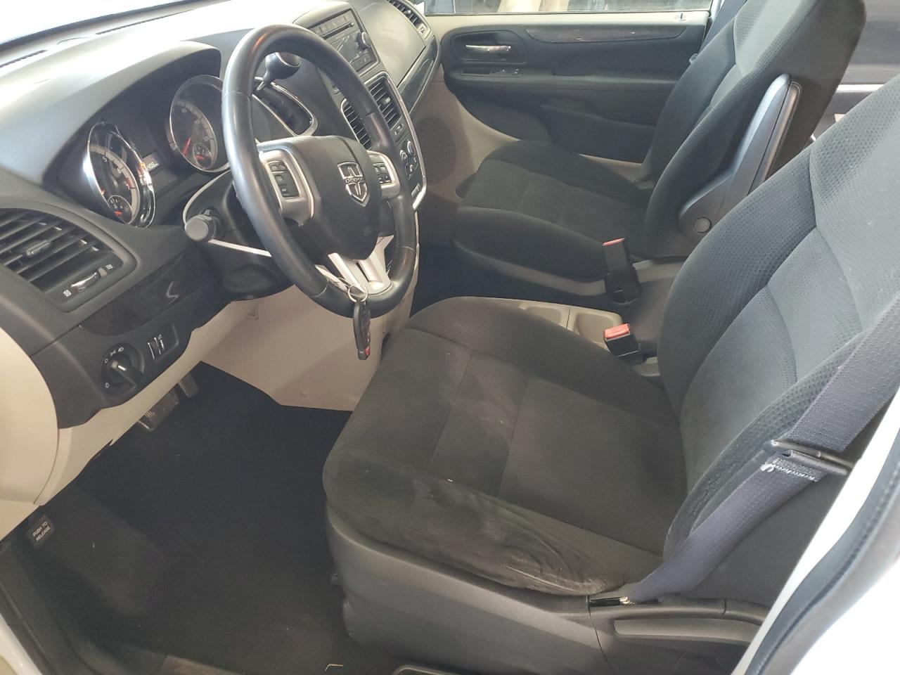 2016 Dodge Caravan - Image 7