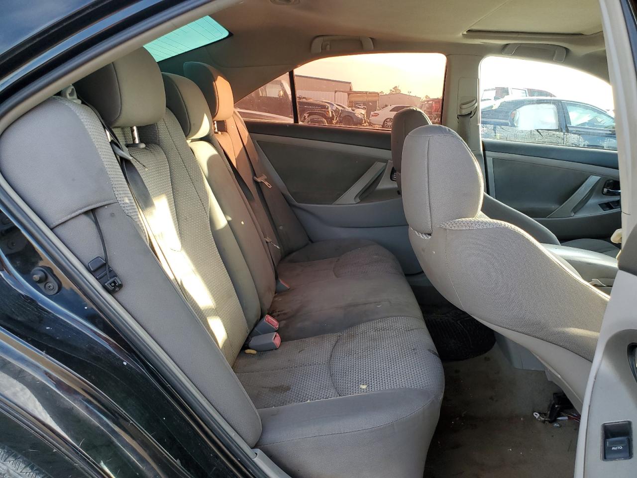 2011 Toyota Camry - Image 10