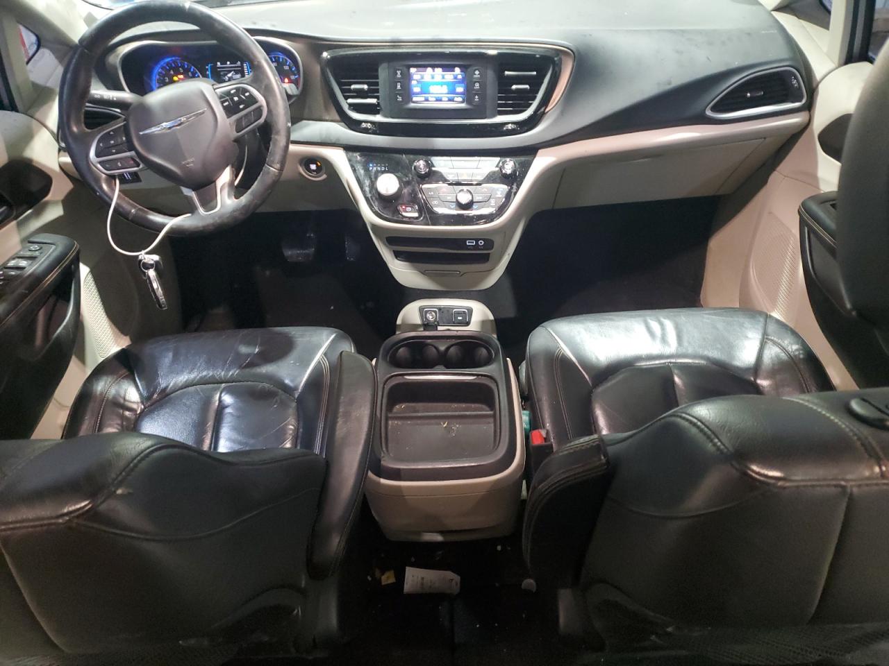 2017 Chrysler Pacifica - Image 8