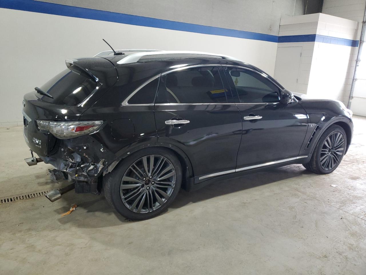 2017 Infiniti QX70 - Image 3