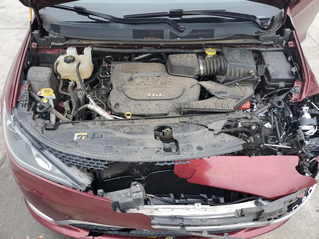 2017 Chrysler Pacifica - Image 12