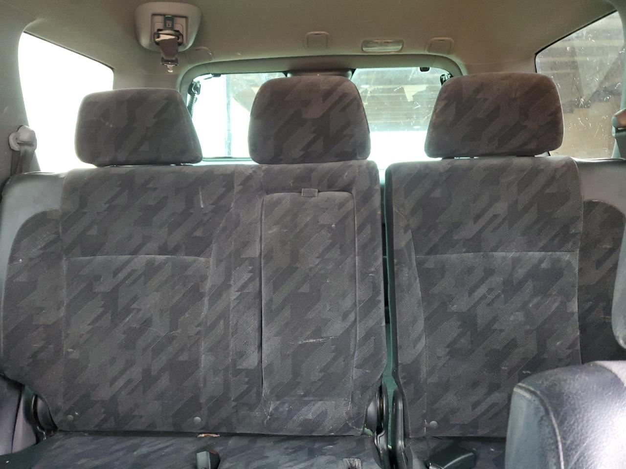 2004 Honda CR-V - Image 10