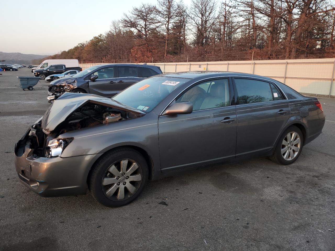2006 Toyota Avalon - Image 1