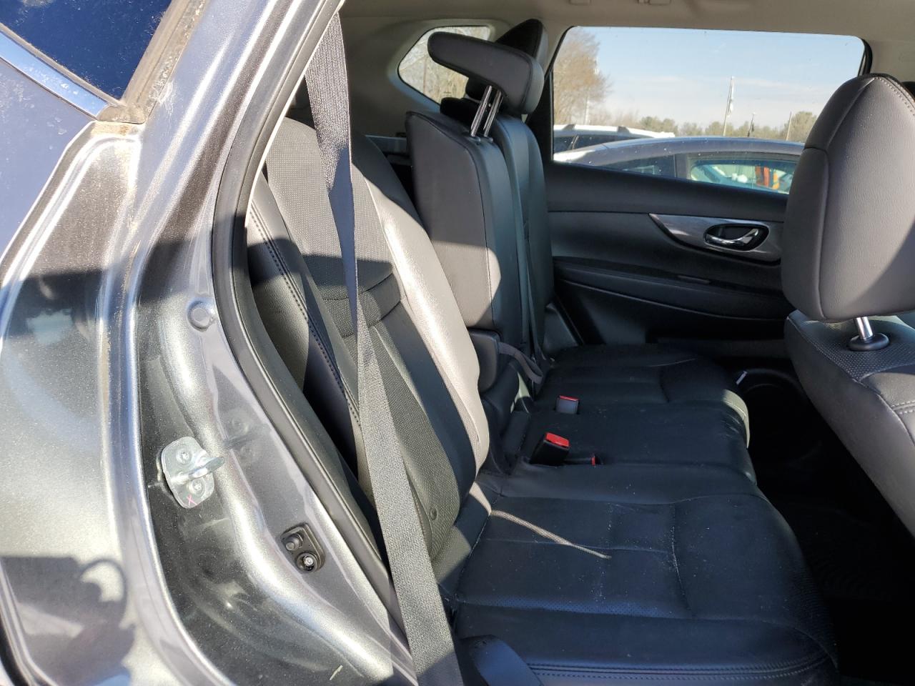 2015 Nissan Rogue - Image 11